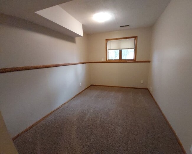 Building Photo - Nice 4 Bedroom 2 Bathroom house in Hudson