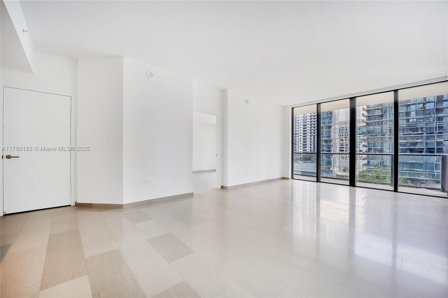 Building Photo - 88 SW 7th St