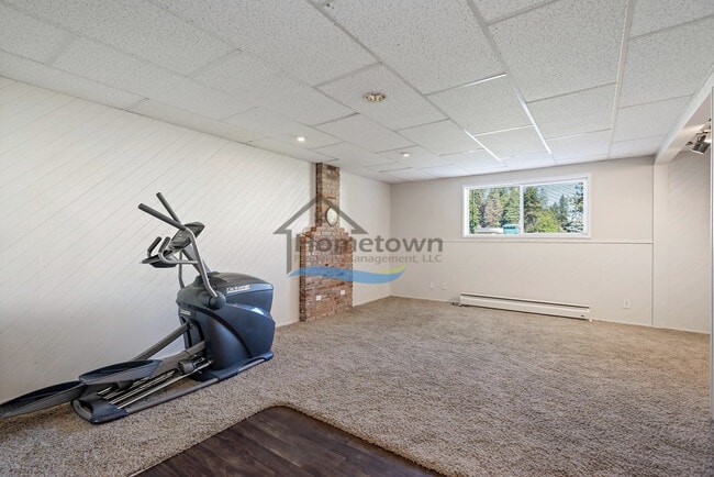 Building Photo - 3 Bedroom 2 Bath home with unique charm right off of 15th in Coeur d'Alene!