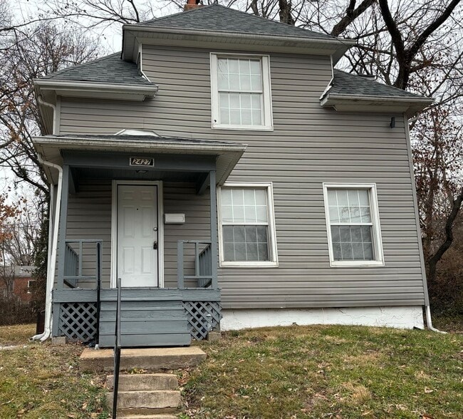 Primary Photo - Large 3 Bedroom 1 Bath Home 2 Story