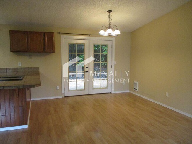 Building Photo - Split Level 3 Bedroom 2.25 Bath on Peacock...