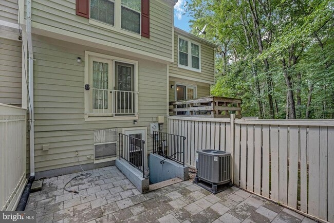 Building Photo - 1613 Fieldthorn Dr
