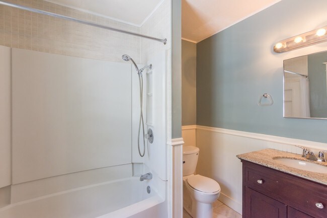 Building Photo - 52 Richards Ave NW