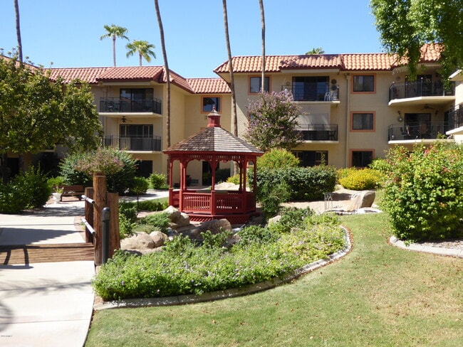 Building Photo - 10330 W Thunderbird Blvd