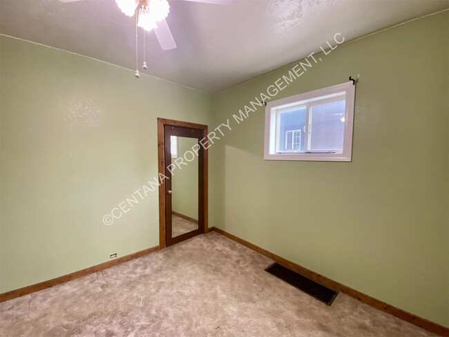 Building Photo - Spacious Two Bedroom Home on the Flats!