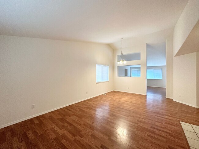 Building Photo - BEAUTIFUL 3 BED, 2 BATH SINGLE FAMILY HOME LOCATED IN NW REDMOND!