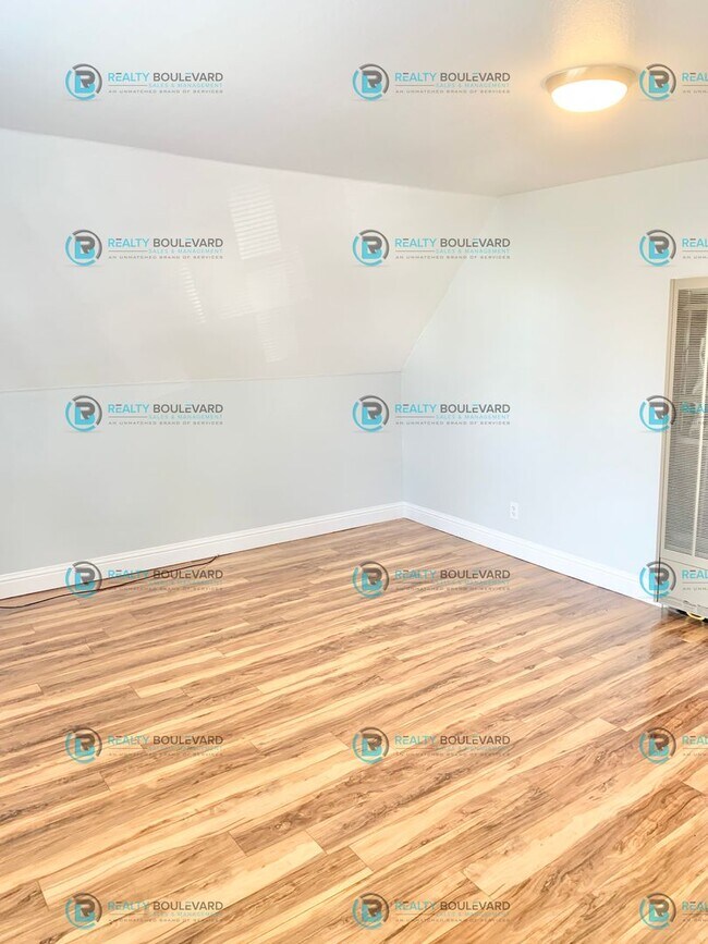 Building Photo - 1/2 Month Free!! 1 Bedroom 1 Bath - Cozy & Convenient Living close to UNR, Downtown Reno and Free...