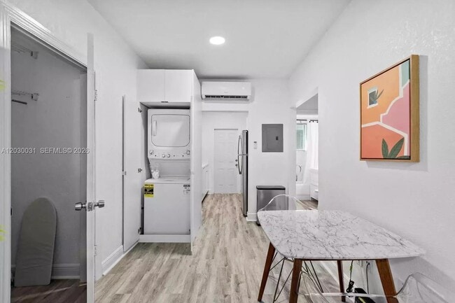 Building Photo - 7325 Carlyle Ave
