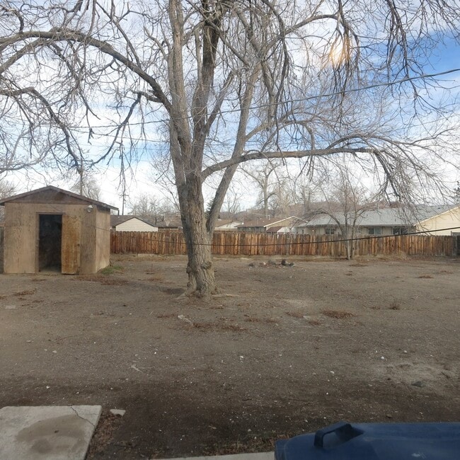 Building Photo - Cozy 4 bedroom House