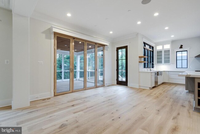 Building Photo - 5615 McLean Dr