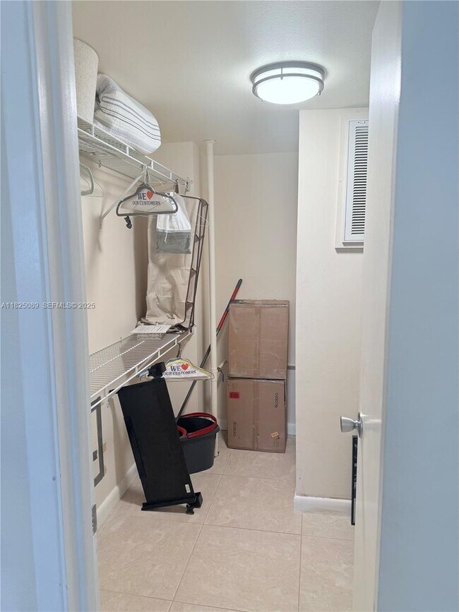 Building Photo - 2731 NE 14th Street Causeway