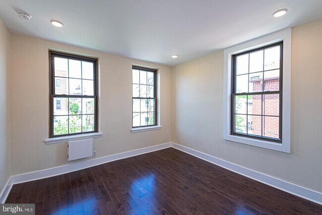 Building Photo - 527 S 21st St