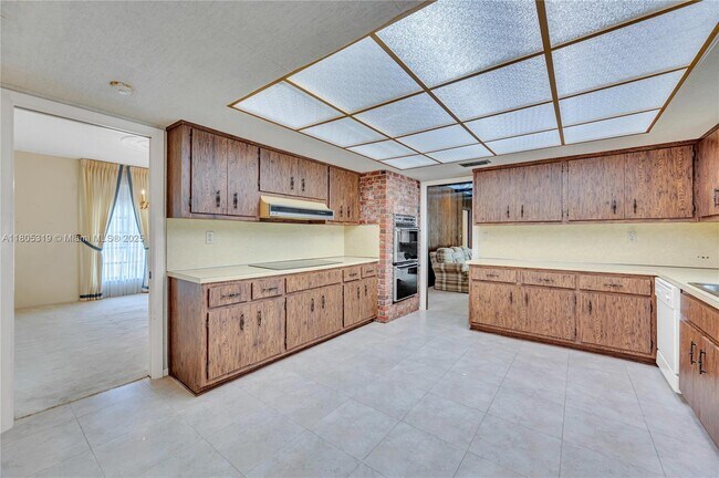 Building Photo - 14921 SW 72nd Ct