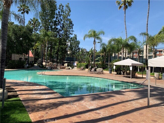 Building Photo - 21400 Burbank Blvd