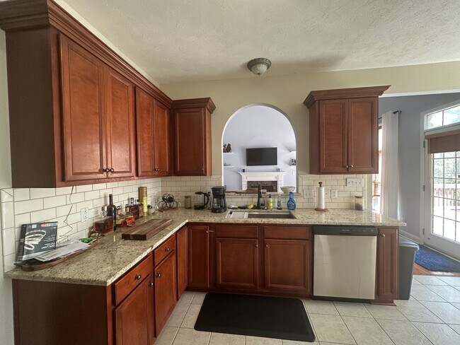 Building Photo - Carolina Lakes Gated Community!!