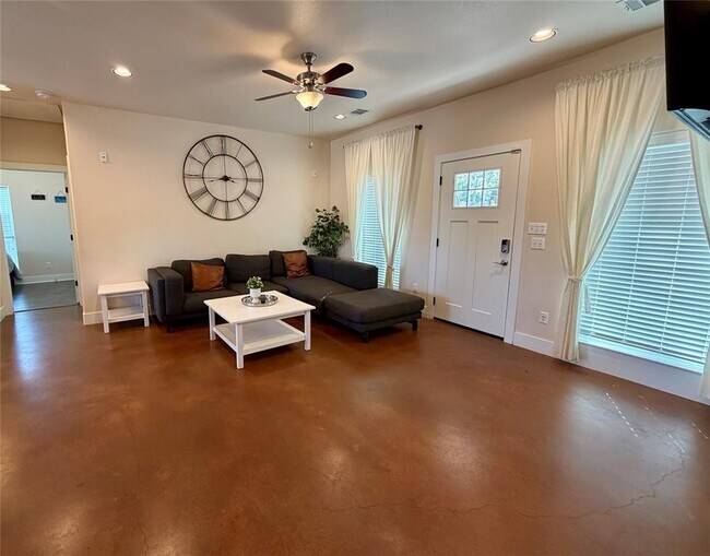 Building Photo - 5503 Hiline Rd