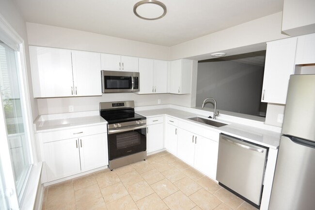 Building Photo - Renovated Townhome for Rent