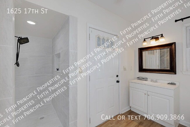 Building Photo - 1625 17th St