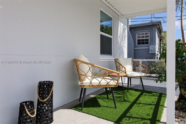 Building Photo - 2761 SW 33rd Ct