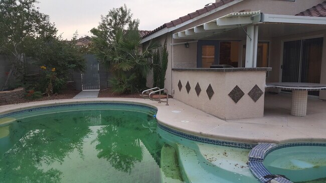 Building Photo - Adorable Home with 3 beds, 2 bath plus a P...