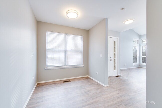 Building Photo - 460 Mayflower Ln