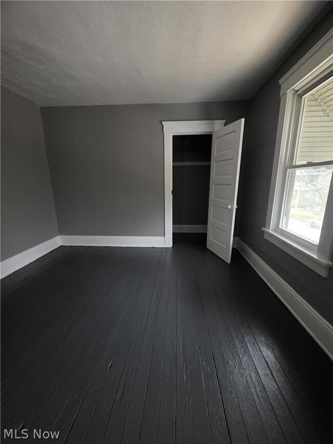 Building Photo - 1124 E 114th St