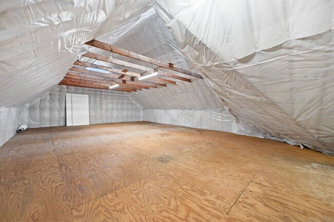 Building Photo - 144 W Norwalk Rd