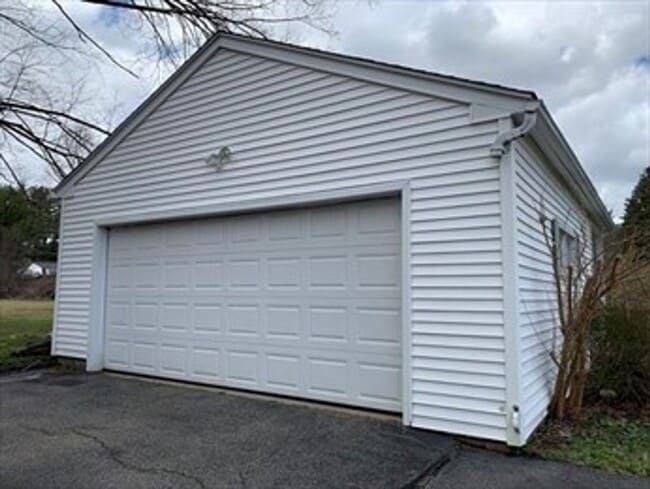 Building Photo - 717-719 Stony Hill Road