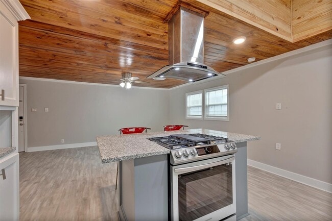 Building Photo - 618 Harvard St