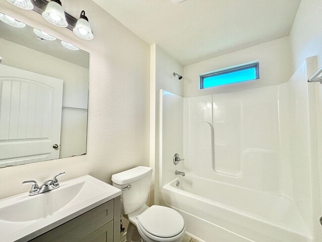 Building Photo - 5637 Peach Dr