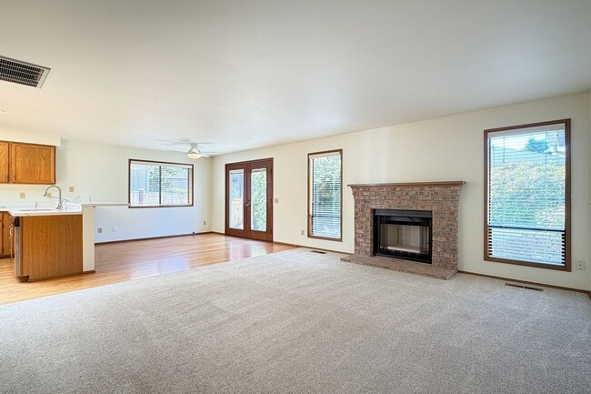 Building Photo - 3bd/2ba Bellevue Home