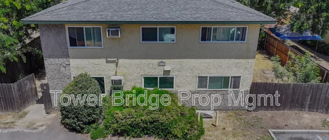 Building Photo - 4549 Ashcroft Ave