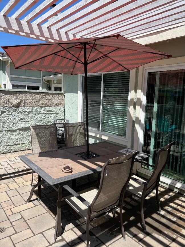 Building Photo - 33055 Dolphin Ct