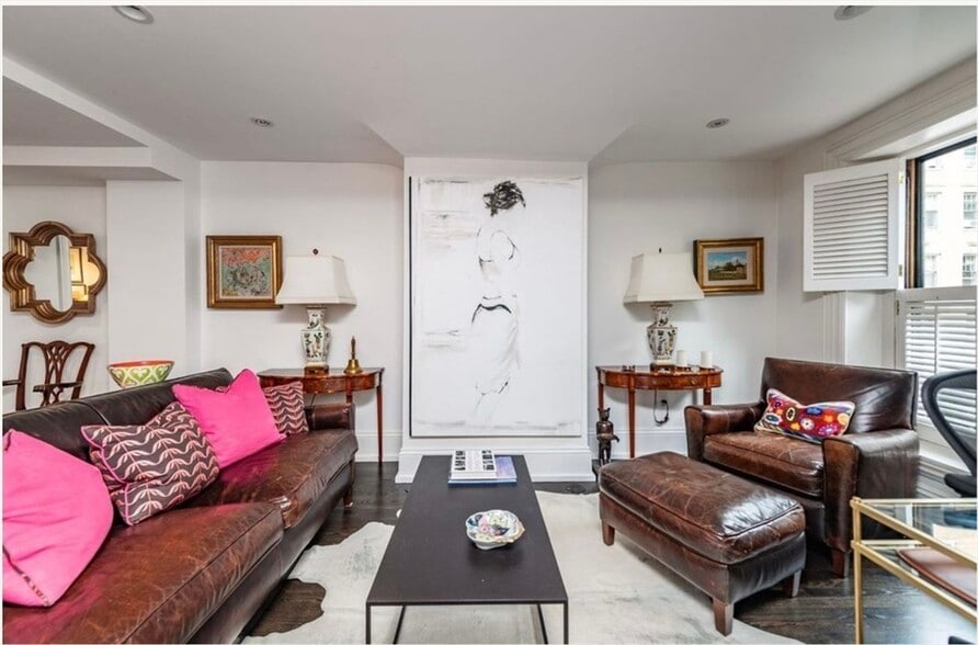 Building Photo - 22 Joy St