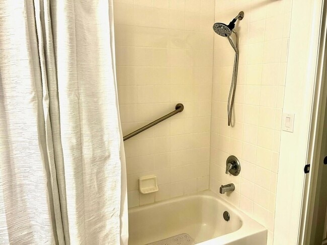 Building Photo - 1203 Town Center Dr