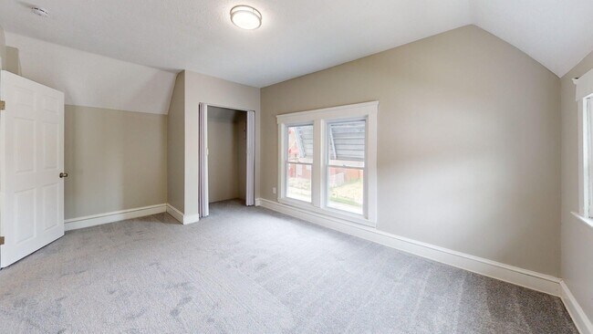 Building Photo - Madison/West Blvd neighborhood: 3 bedroom/1 bath single family home.