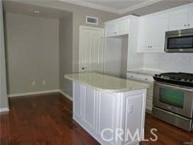 Building Photo - 79 Splendor