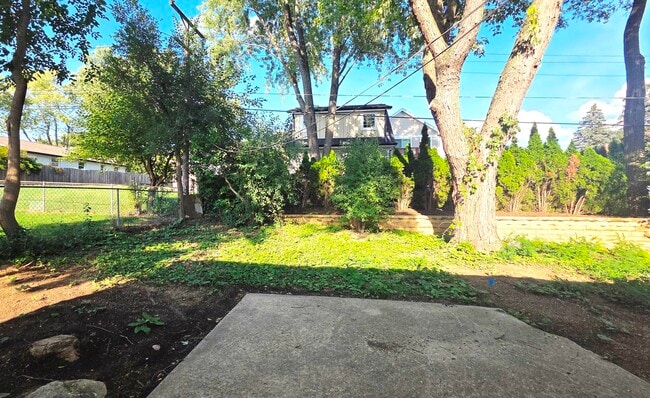 Building Photo - 412 Meadow Ln