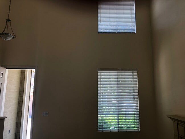 Building Photo - 460 Middlebury Ct
