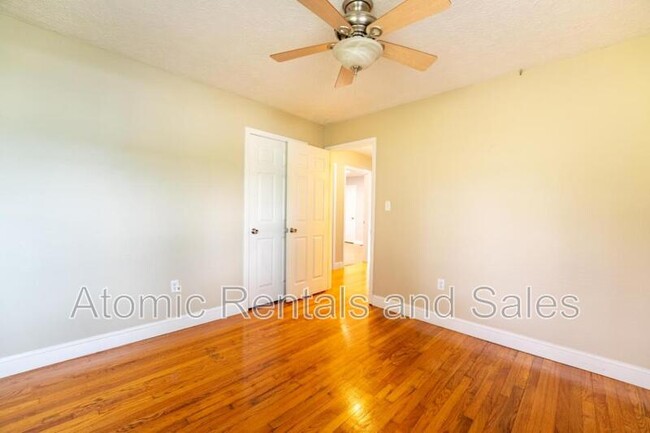 Building Photo - 815 Julianne Dr