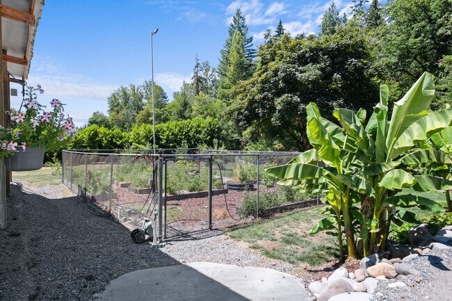 Building Photo - Rare Home on Creek Front Property!