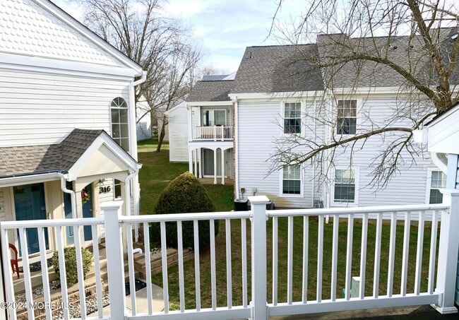 Building Photo - 30 Tulip Ln