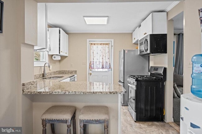 Building Photo - 114 Charles St