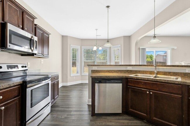 Building Photo - Charming and Freshly Updated Cul-de-Sac Home in Sanford!