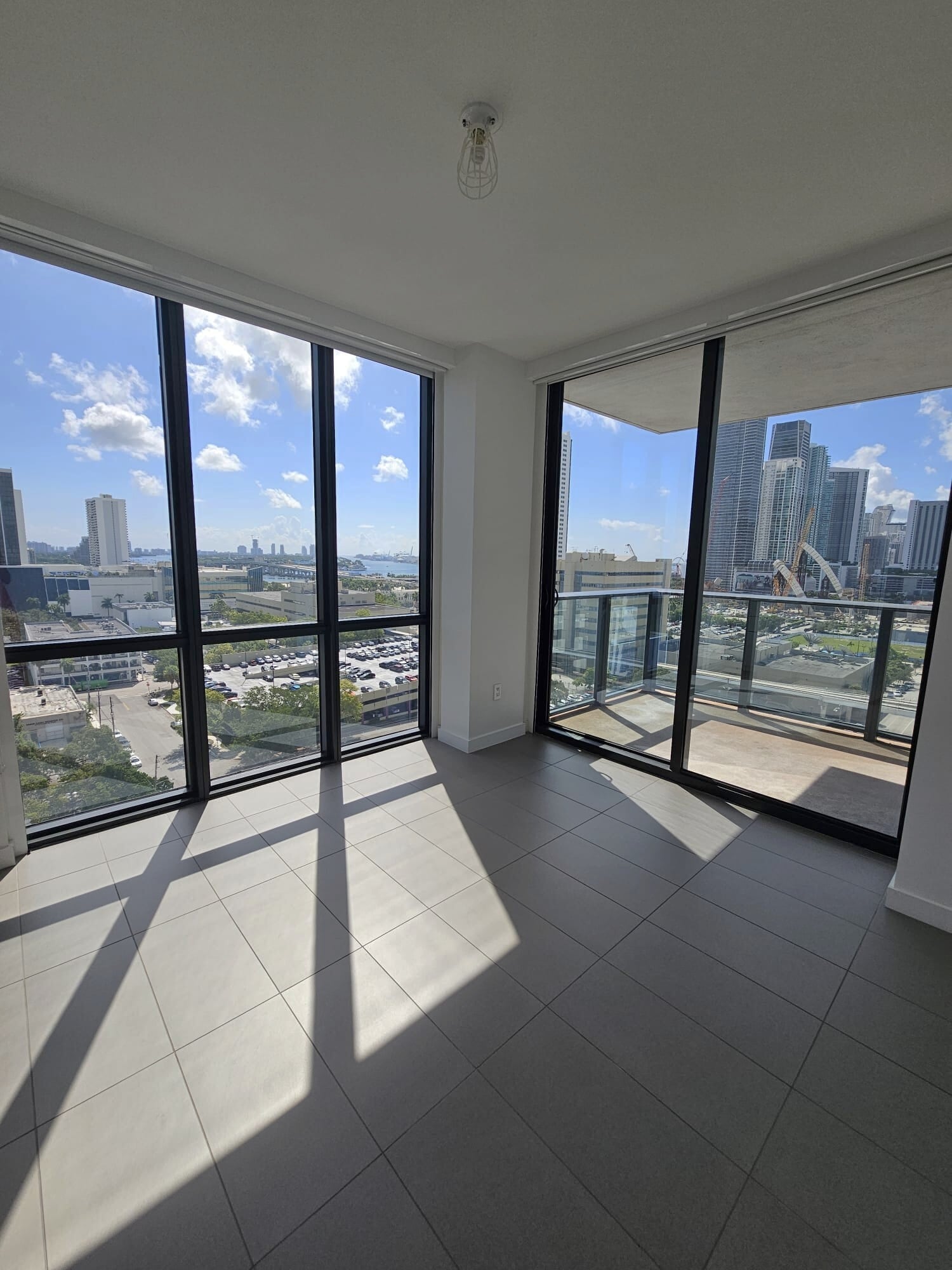 Building Photo - 1600 NE 1st Ave