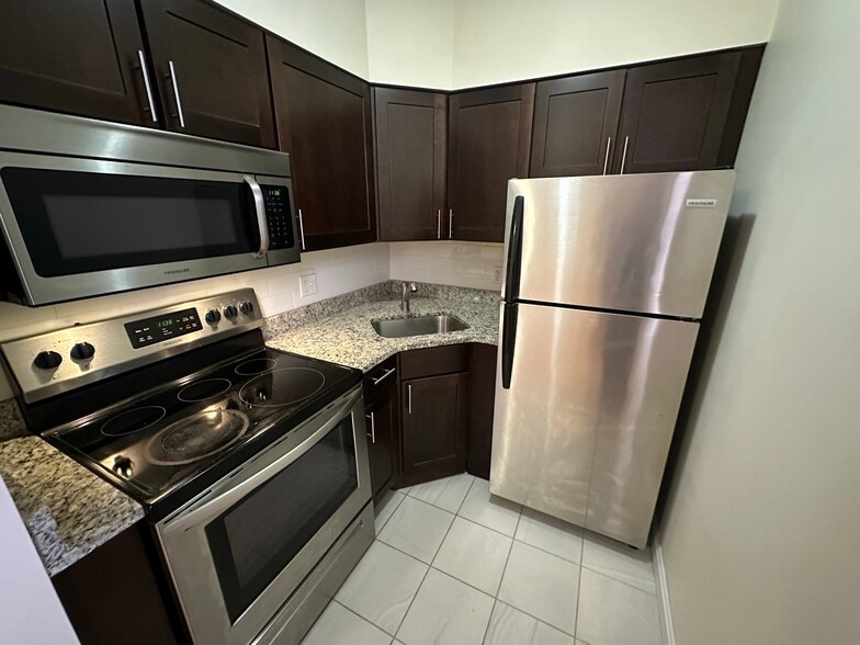 Building Photo - 83 Essex St