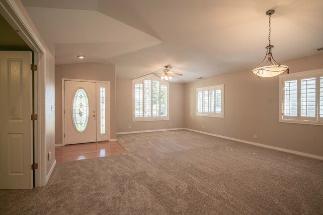 Building Photo - Beautiful Walnut Ridge Home!