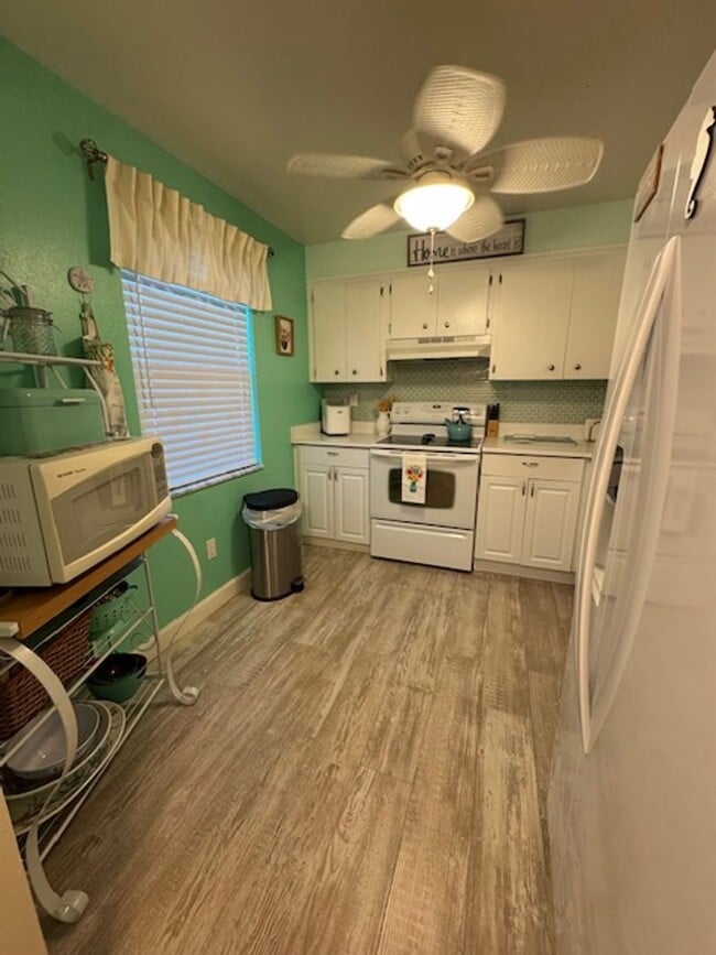 Building Photo - Furnished 2/2 Seasonal in Seven Lakes