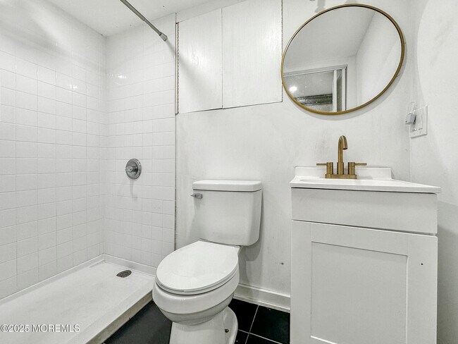 Building Photo - 543 Springdale Ave