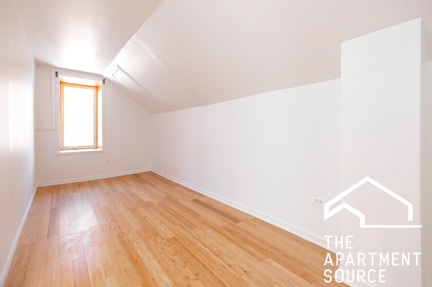 Building Photo - 1900 S Throop St